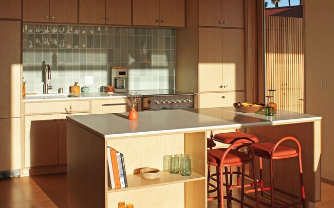 Photo - SuperBungalows™ on Marathon Street Unidad 101