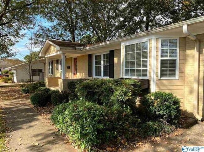 Photo - 206 Westchester Ave SW