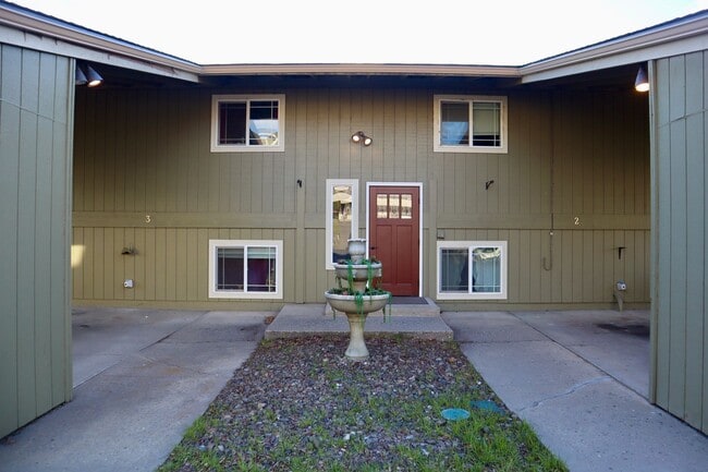 Building Photo - 939 N Baker Ave Unit #03