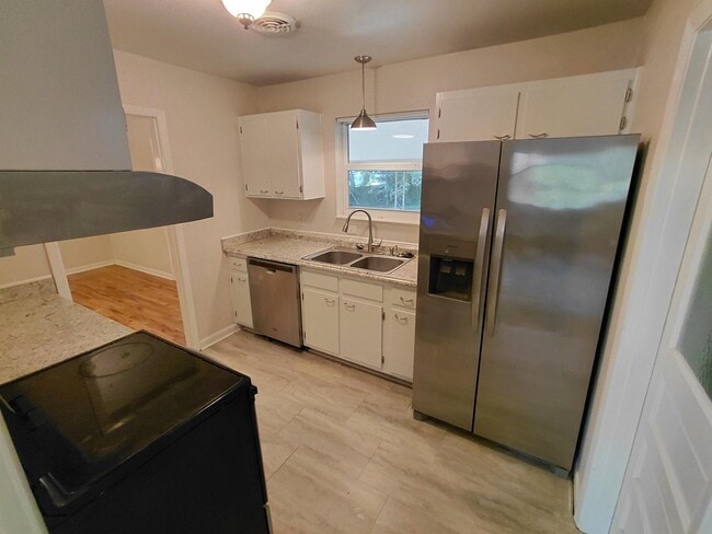 Photo - 2106 Scenic Rd