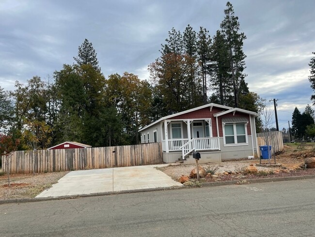 Building Photo - Newer Manufactured home, 3 bed 2 bath, Lower Magalia