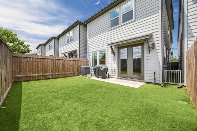 Photo - 5520 Rosslyn Rd