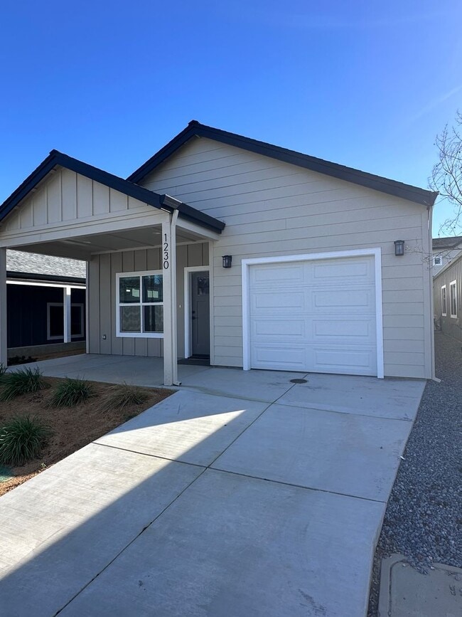 Photo - Newly built homes with City of Redding solar!