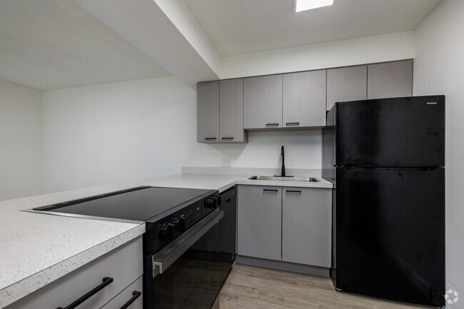 2BR, 1BA - 936SF - Kitchen