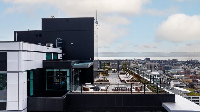 Rooftop Terrace - Hudson House