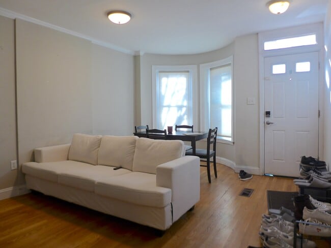 Photo - 77 Windsor St