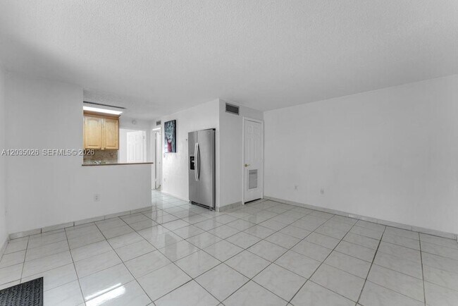 Photo - 10832 N Kendall Dr Unidad U1