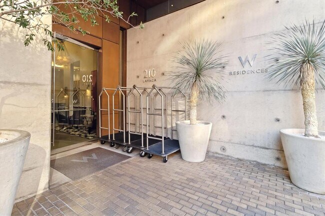 Photo - 210 Lavaca St Unidad 1802