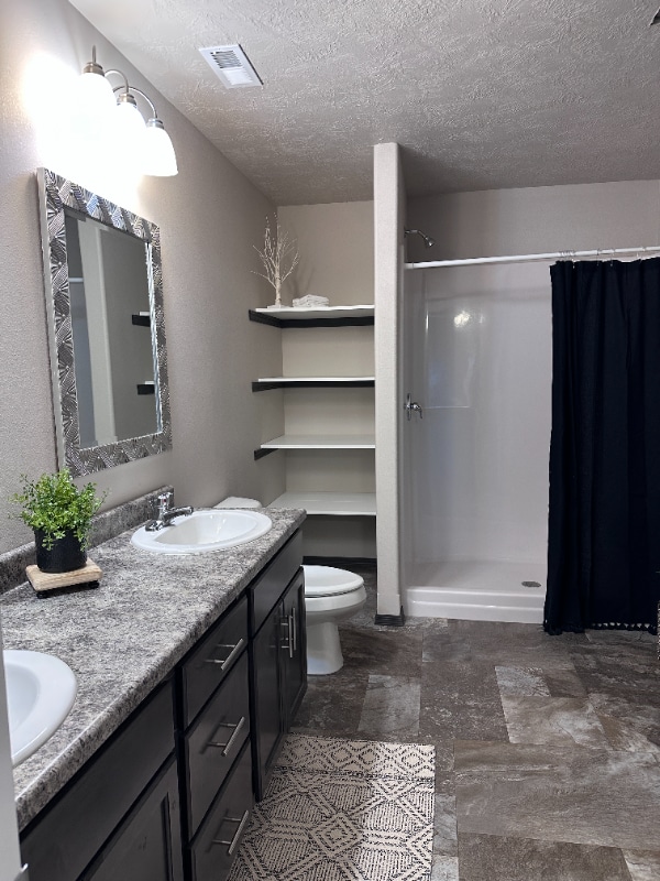 Photo - 744 Justus Ave