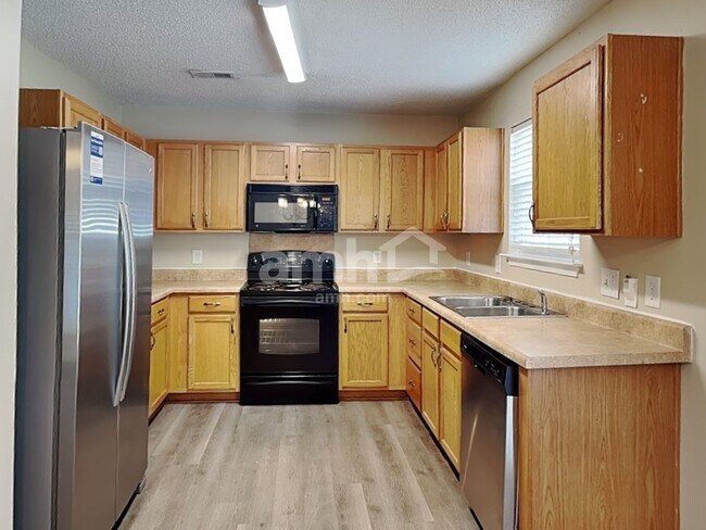 Photo - 567 River View Dr