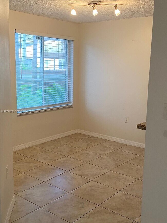 Photo - 22104 Glenmoree Unit 22104