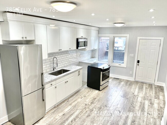 Photo - NEW RENOVATED 3 BED / 2.5 BATH! + HYDRO & GAS Unité 785