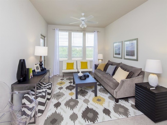 Balcones Lofts