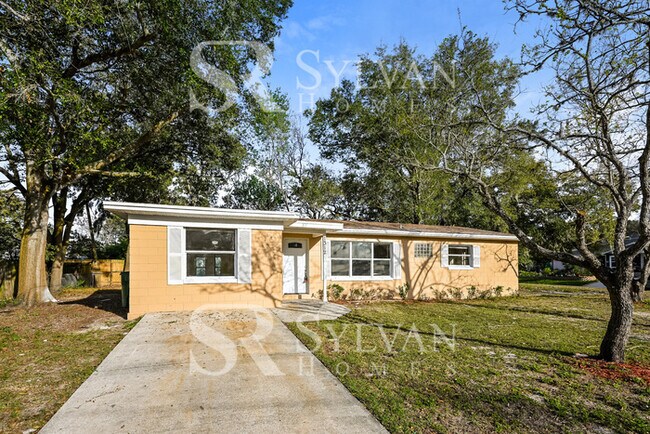 Building Photo - Prepare to be impressed by this 3 bedroom,... Rental