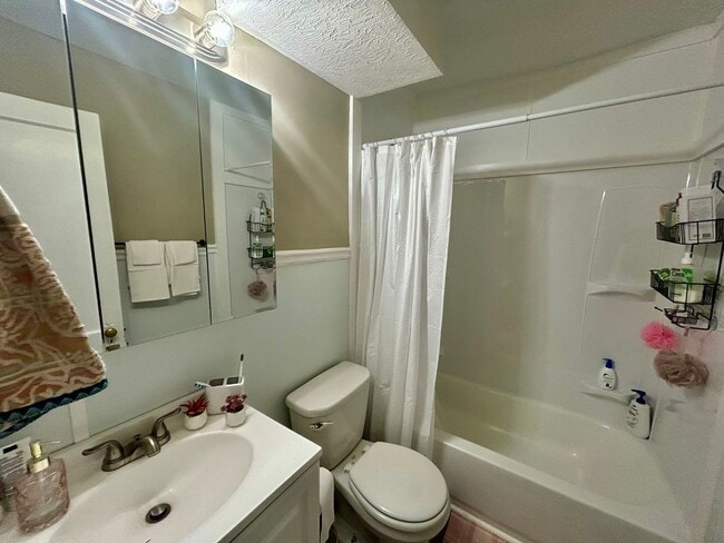 Photo - 647 Golfview Dr