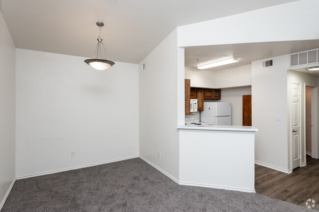 1BR,1BA-733sft - LBJ Garden Villas
