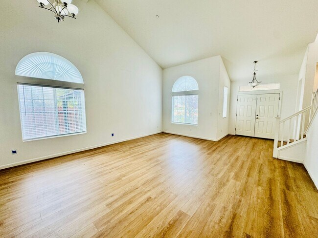 13721 Santa Lucia Dr