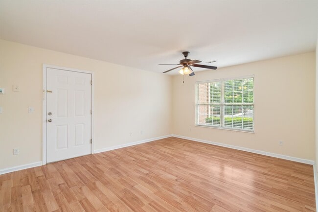 Photo - 1703 Maple View Way