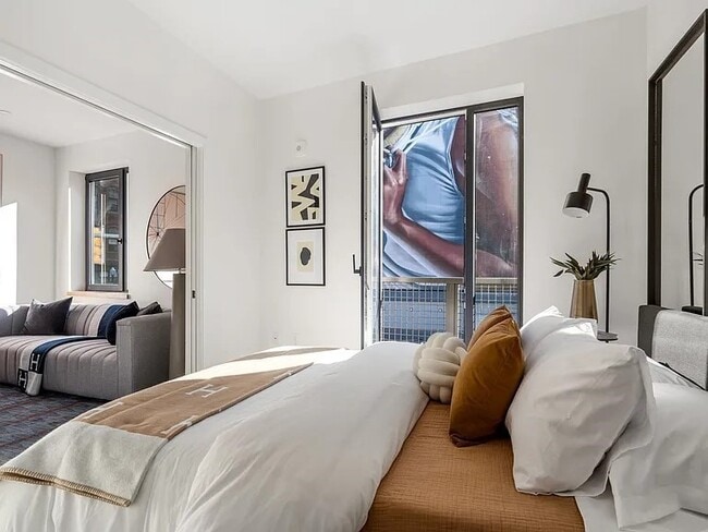 Building Photo - 87 Oxford St Unit 404