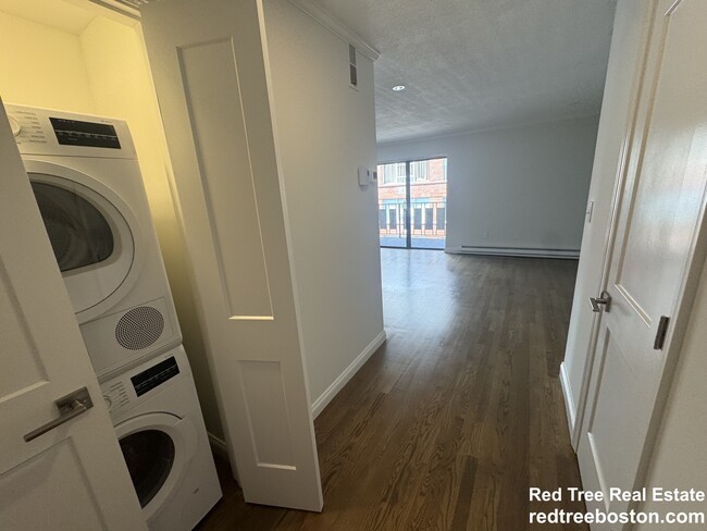 Photo - 320 Hammond Pond Pkwy Unit 504