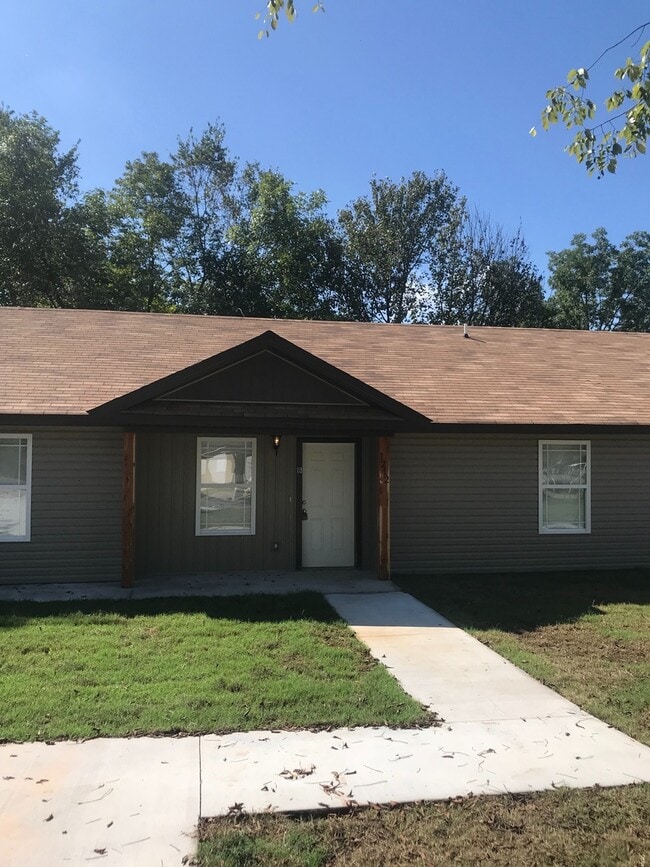 Photo - BH-OZIER TRIPLEX Unit 1212 C