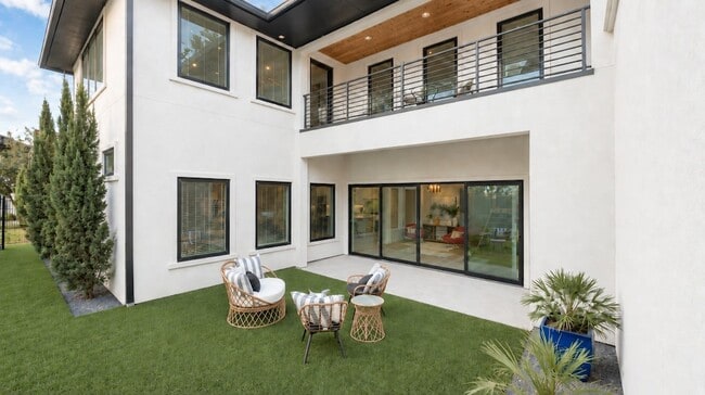 201 Magnolia Ln