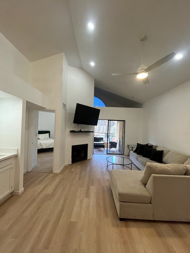 Building Photo - 10301 N 70th St Unit 222 Rental