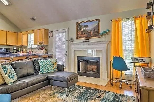Room in House on Oak Dr
