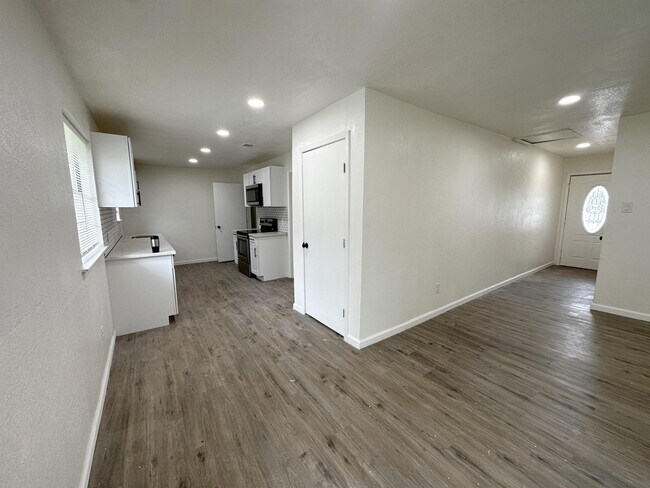 Photo - 1732 Americana Blvd