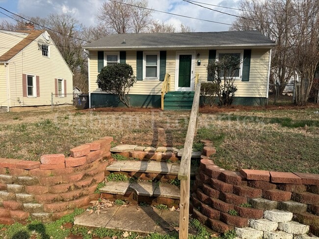 Building Photo - 1923 Dacian St