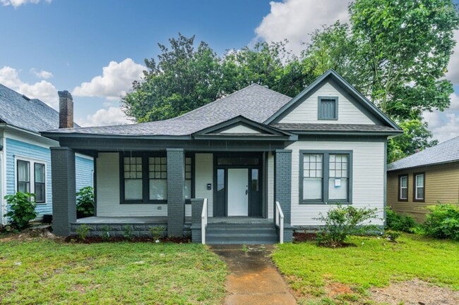 Building Photo - Nearly 2,000 Sq. Ft. of Renovated Living Space – Big Rooms, Big Kitchen, Big Value!