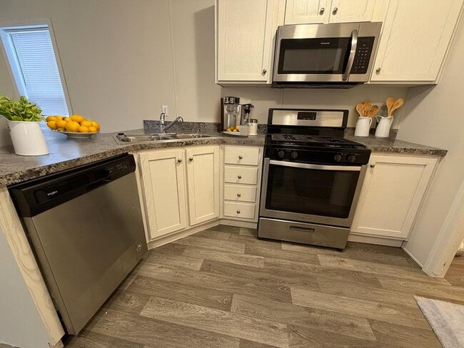 Building Photo - 15323 Enchante Dr