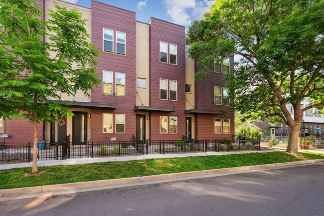 Great Townhome, Perfect Location! License #2023-BFN-0071747 - Great Townhome, Perfect Location! License #2023-BFN-0071747