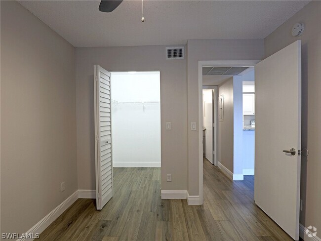 Building Photo - 5321 Summerlin Rd Unit 2116 Rental