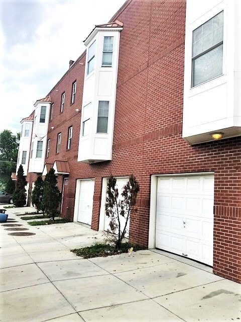 Photo - 534 N Front St Apartments Unit B