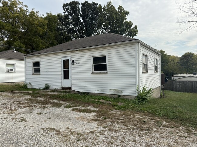 Building Photo - 10703 Hickman Mills Dr