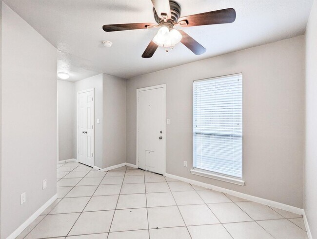 Photo - 1304 Dart St