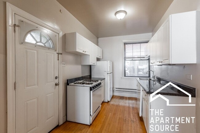 Building Photo - 1315 Oak Ave Unit J2