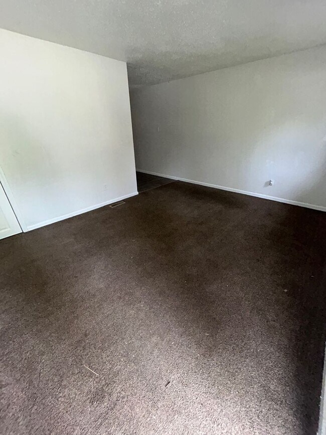 Photo - Spacious 4BD/1BA