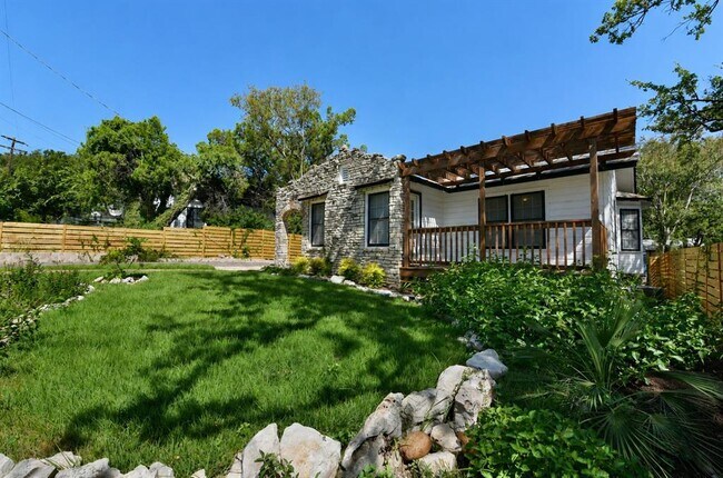 Photo - 1008 Milam Pl