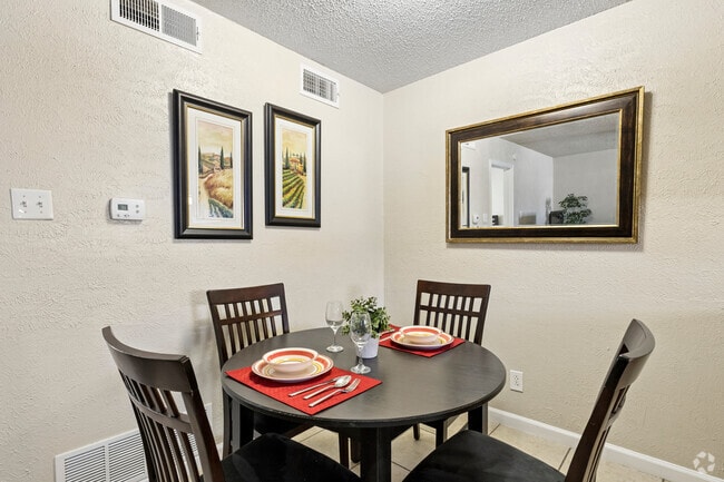 1BR, 1BA - 650SF - Dining Room