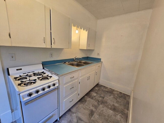 Building Photo - 2221 Western Ave Unit #B