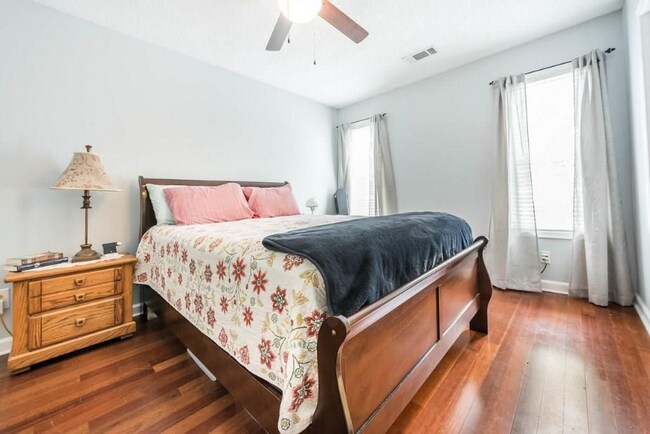 Photo - 5036 Laurel Bridge Dr SE