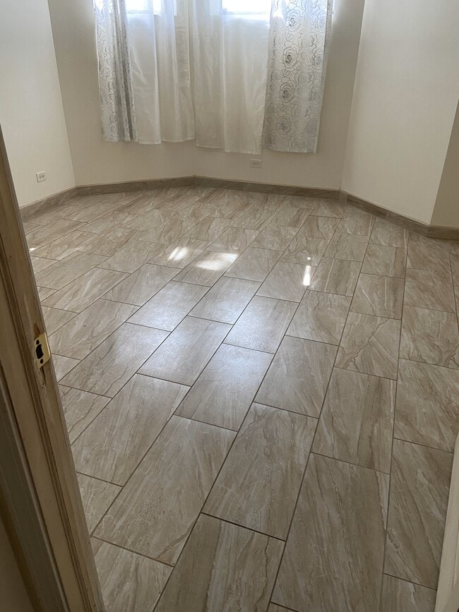 Building Photo - 1829 S California Ave Unit 1