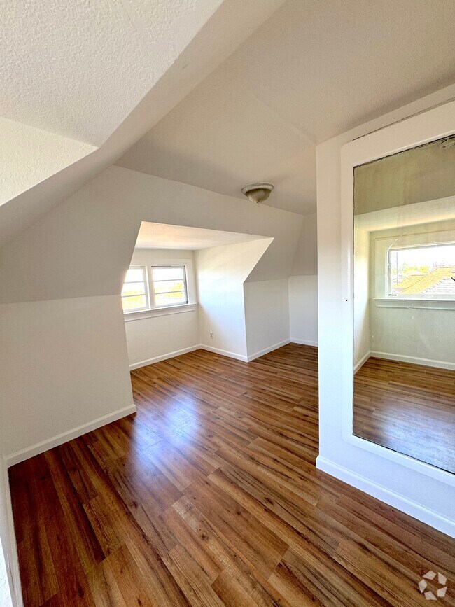 Building Photo - 871 27th St Unit 871B Rental