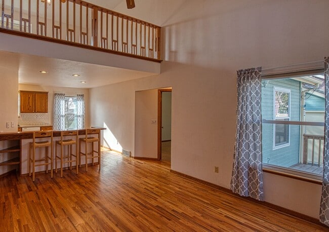 Building Photo - 3B/3B in The Shores with Finished Basement... Rental