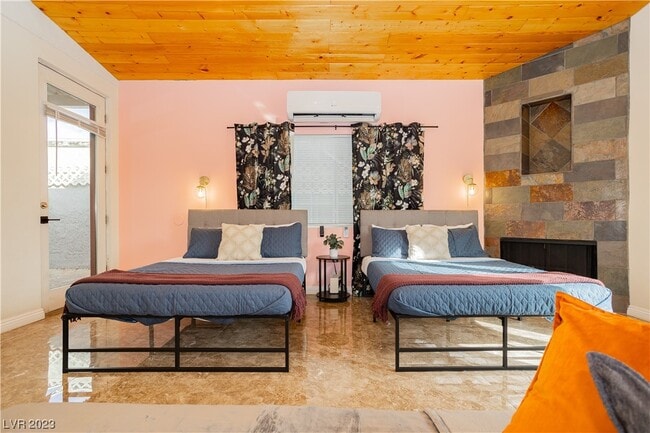 Building Photo - 2205 Santa Paula Dr