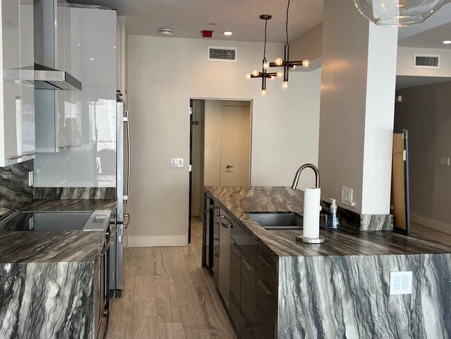 Photo - 10790 Wilshire Blvd Unidad 504