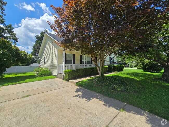 Building Photo - 460 Caney Ln Rental