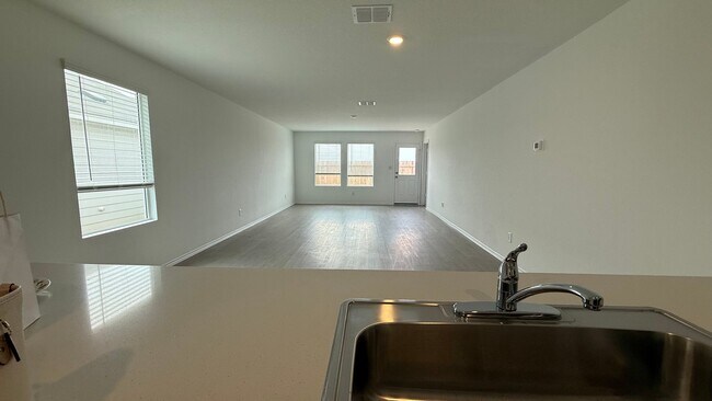 Photo - 205 E Lima Dr
